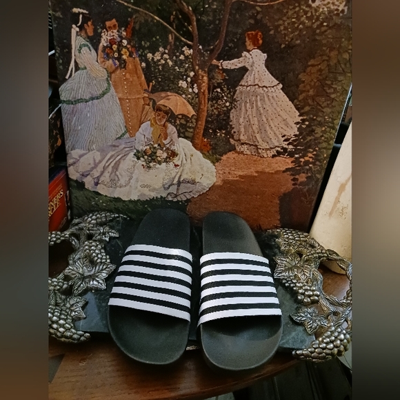 🩴🩴My Tackie Tee's Black&White Slides New!!! Size 8 U.S.A.,A Fabulous Gift.💝🎁 - Picture 6 of 13